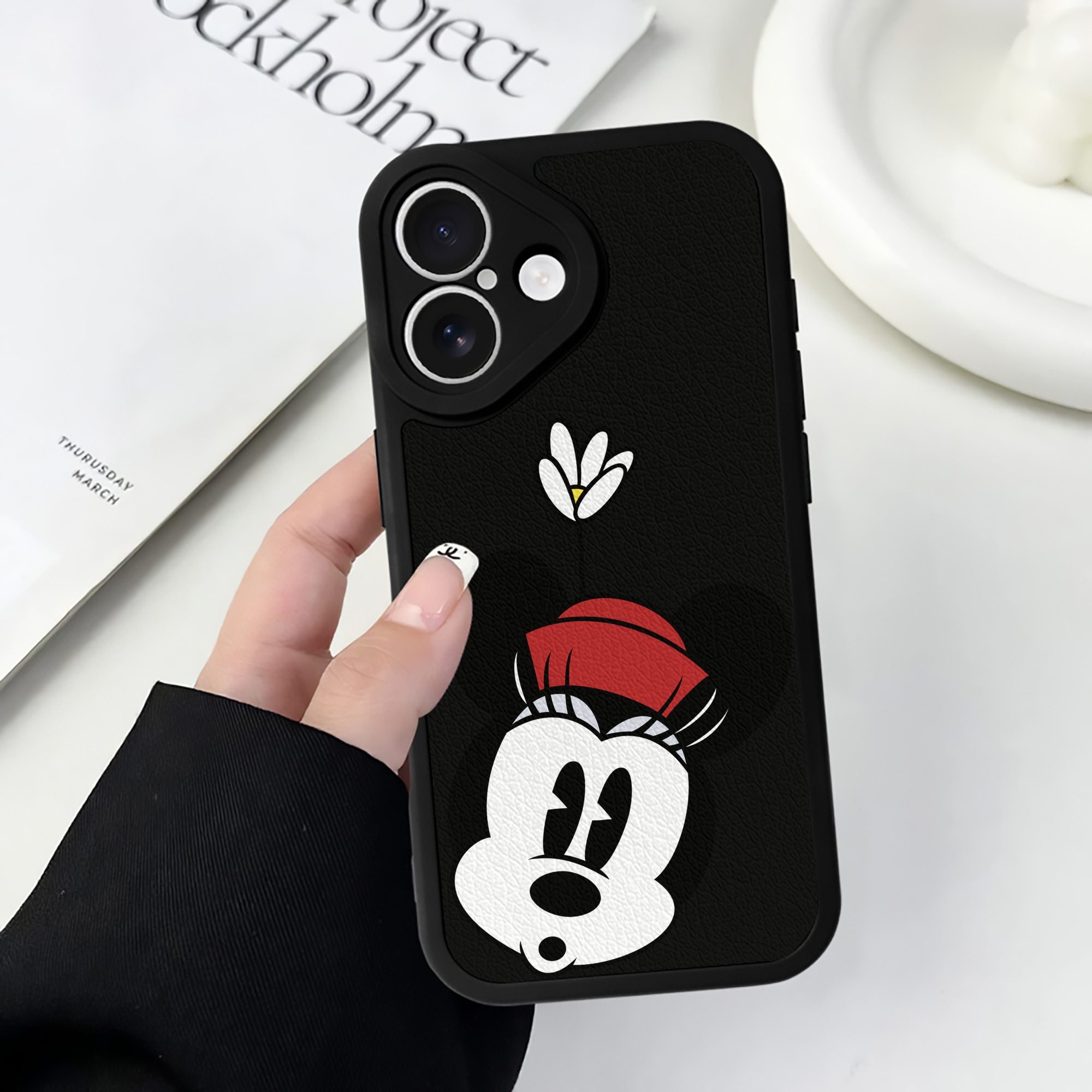 （画像用） ミッキーマウス Mickey Mouse 【iPhone 16シリーズ対応】シリコンスマホケース（レザー調） 材質：シリコン